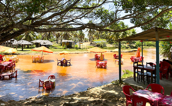 Bar da Maria na Lagoa Redonda, em Pirambu, Sergipe