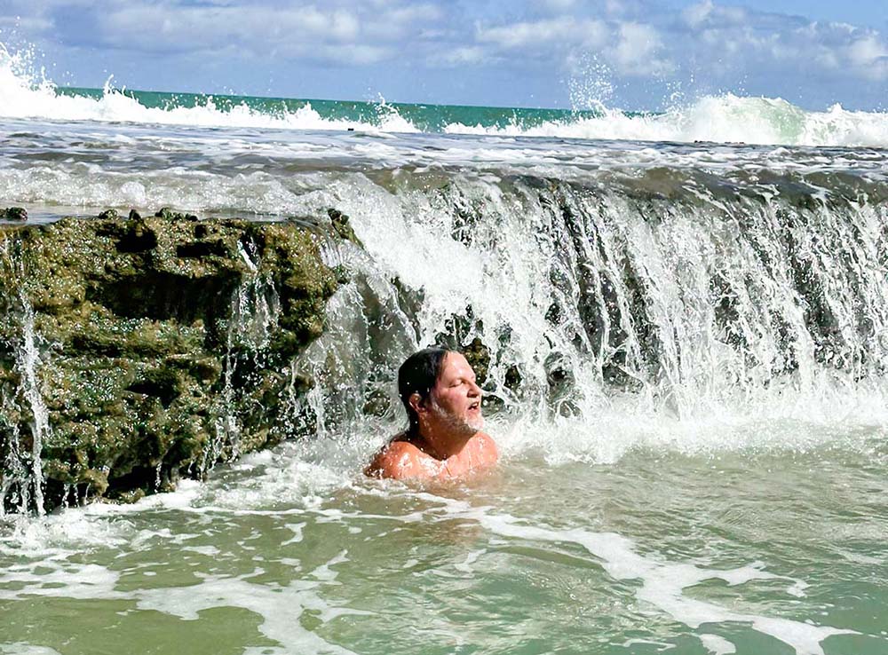 Cachoeira na barreira de corais, na praia do Pontal de Coruripe, em Alagoas