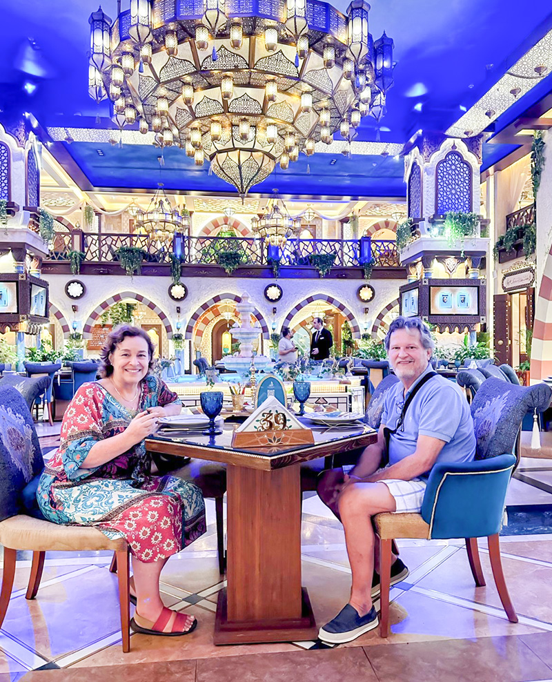Sonia e João Miguel no Restaurante Yasmine Palace, em Doha, Qatar