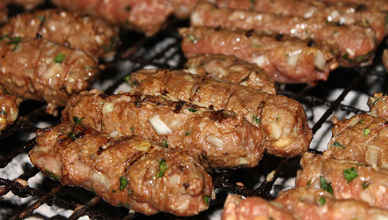 Cevapi - comida tradicional dos Bálcãs