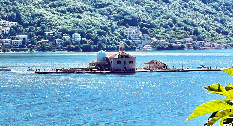 Ilha de Nossa Senhora das Rochas, em Perast, Montenegro