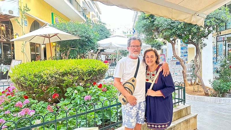 João e Sonia no Centro Histórico de Corfu na Grécia