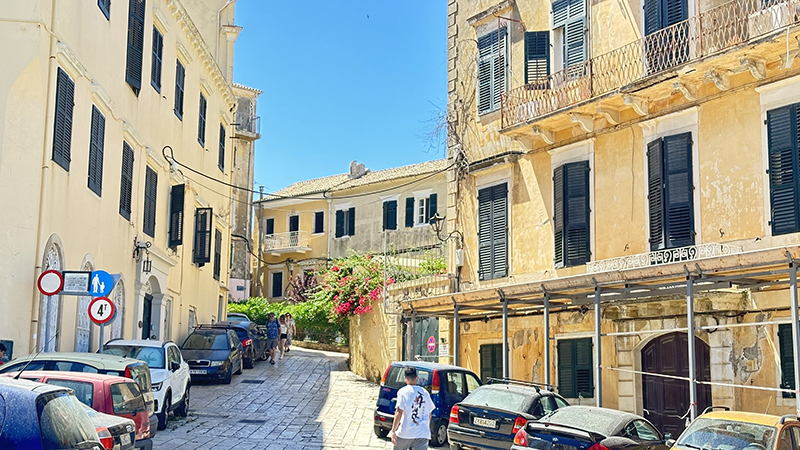 Ruas do Centro Histórico de Corfu na Grécia