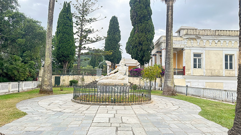 A escultura do alemão Ernst Herter, no Palácio de Achilleion, em Corfu na Grécia