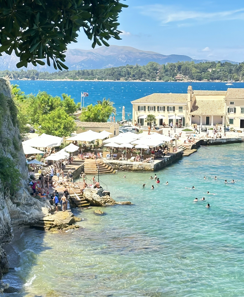 Faliraki Beach, uma das 10 melhores praias de Corfu, Grécia