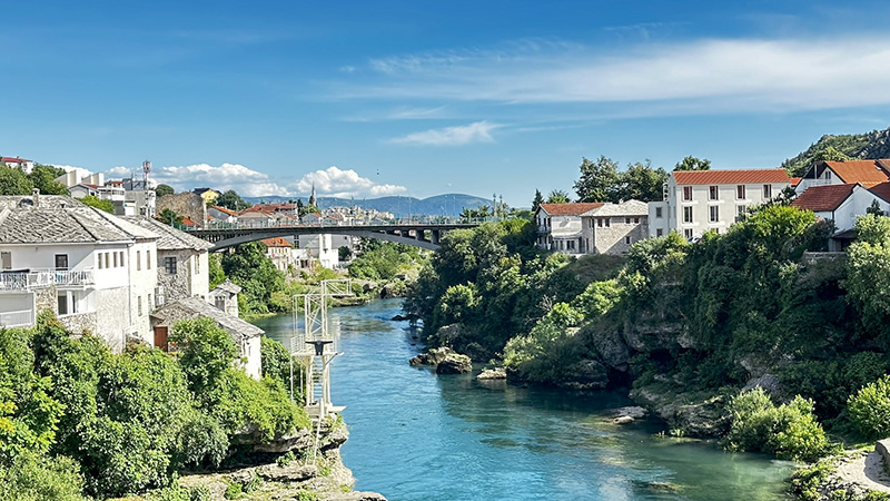 uma das pontes da cidade de Mostar