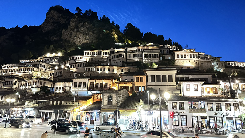 Berat, à noite, Albânia