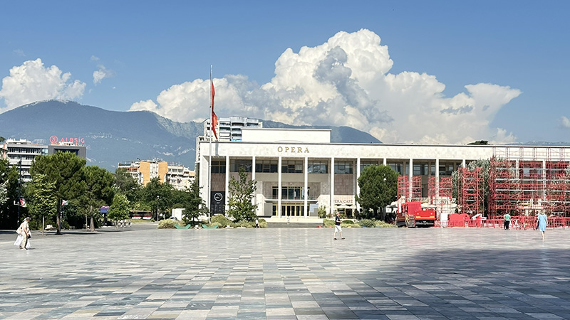 Palácio da Cultura, na Praça Skanderbeg, em Tirana