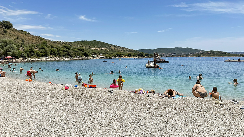 Gjiri i Hartës, na Riviera Albanesa Gjiri i Hartës, na Albânia