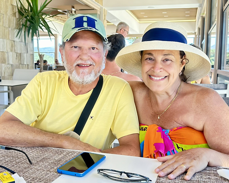 João Miguel e Sônia na Praia de Ksamil, na Albânia João Miguel e Sônia na Praia de Ksamil, na Albânia