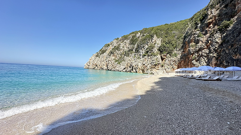 Pigeon Beach, na Riviera Albanesa Pigeon Beach, na Albânia