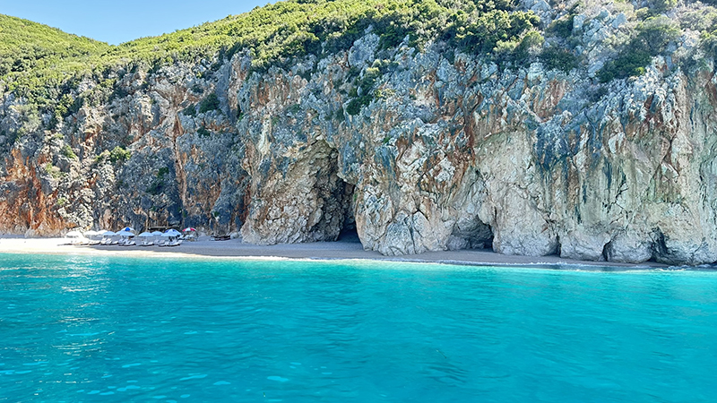 Pigeon Cave, na Riviera Albanesa Pigeon Cave, na Riviera Albanesa