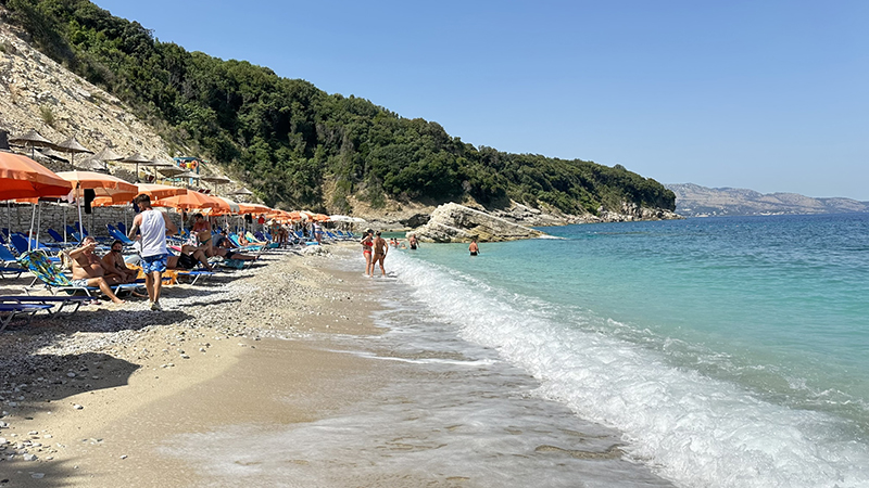 Praia de Pulebardha, na Albânia Praia de Pulebardha, na Albânia
