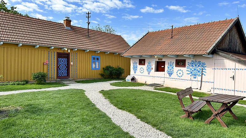 Fazenda Felicja Curyłowej, em Zalipie, Polônia Fazenda Felicja Curyłowej