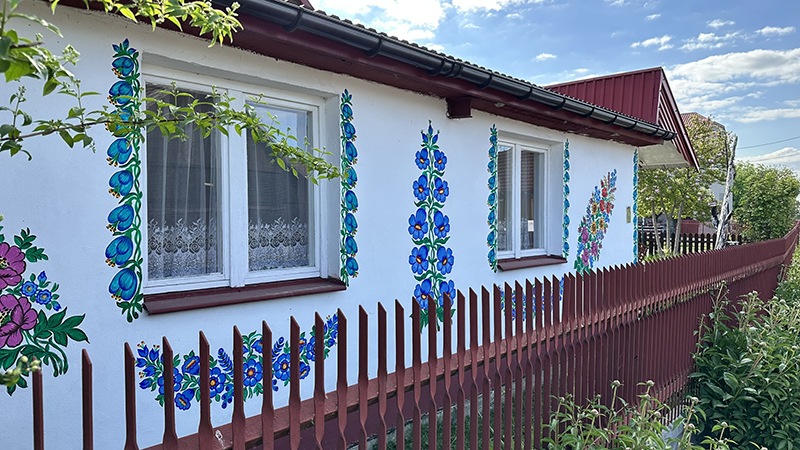 Zalipie: o vilarejo polonês que saiu de um conto de fadas 6 Casa colorida, em Zalipie, Polônia