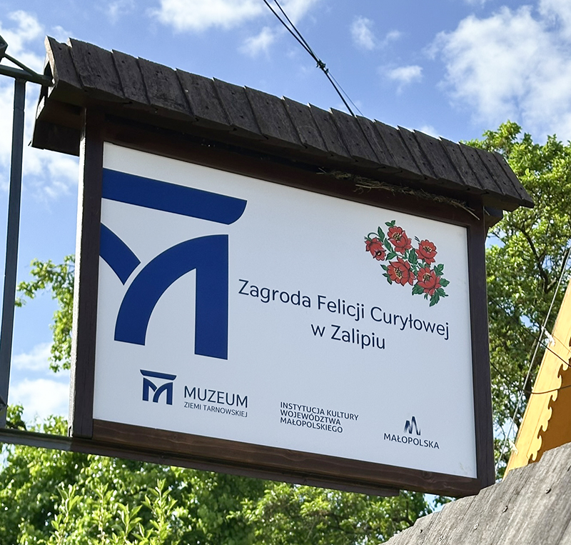 Placa da Fazenda de Felicja Curyłowej, em Zalipie, Polônia Fazenda de Felicja Curyłowa, em Zalipie, Polônia