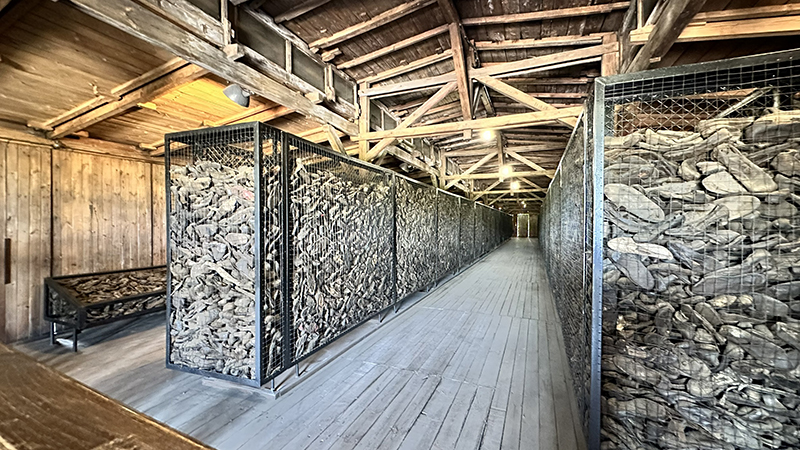 Barracão com os sapatos dos prisioneiros de Majdanek, em Lublin, Polônia Barracão com os sapatos dos prisioneiros de Majdanek