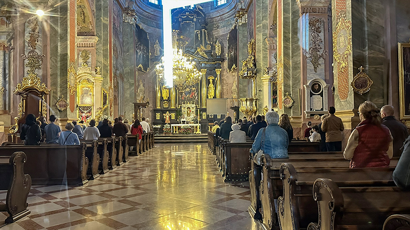 Interior da Catedral de São João Batista e São João Evangelista, em Lublin, Polônia Catedral de São João Batista e São João Evangelista