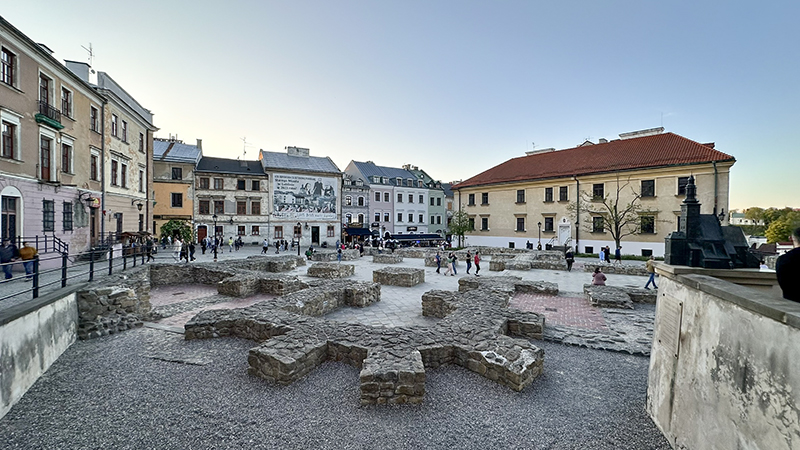 Praça Po Farze em Lublin, Polônia Praça Po Farze
