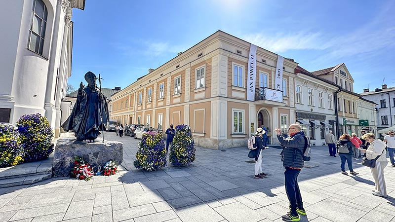 Escultura do Papa João Paulo II, em Wadowice, Polônia