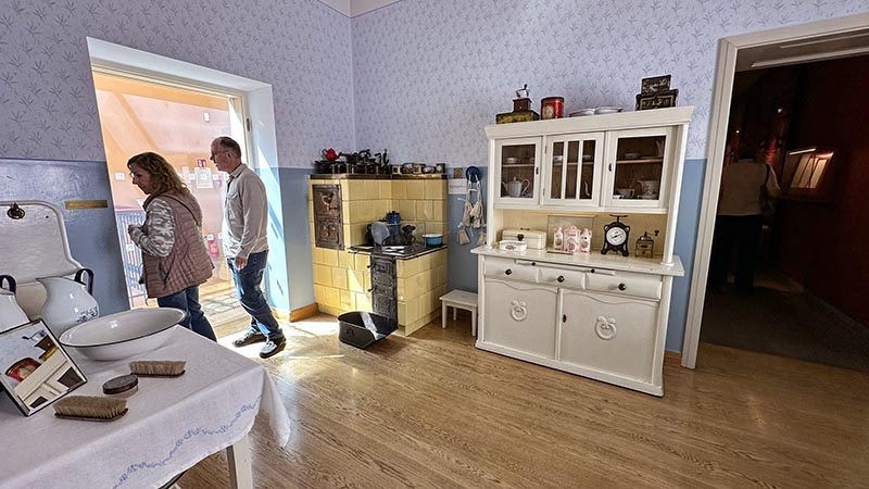 A cozinha da casa da família do Papa, em Wadowice, Polônia