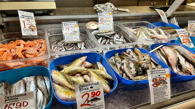 Peixes à venda no Balti Jaama