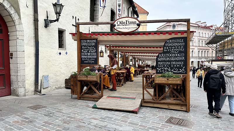 Restaurante Olde Hansa, em Tallinn, Estônia