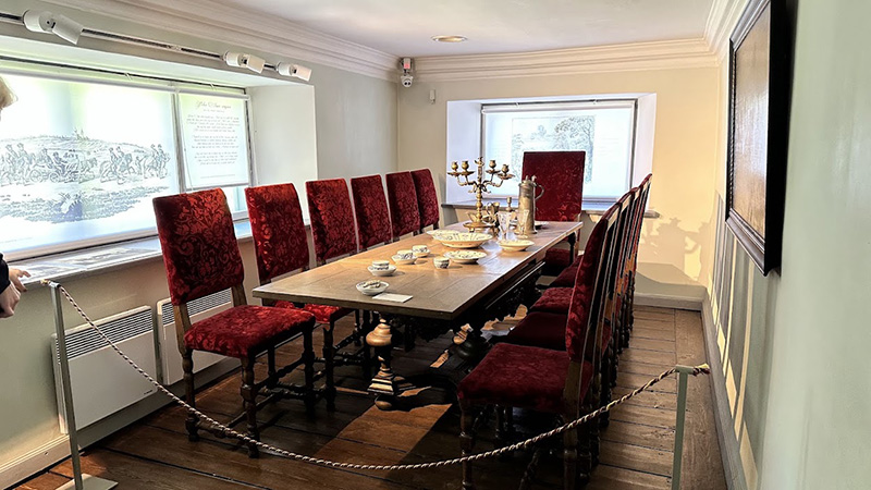 Sala de jantar da Casa de Pedro, o Grande, no Parque kadriorg, em Tallinn, Est|ônia Sala de Jantar