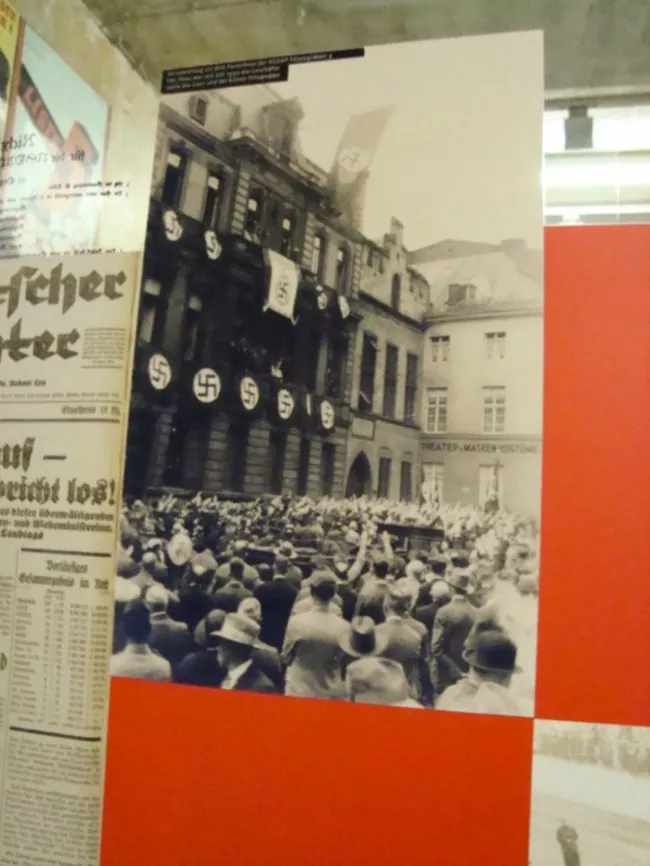 jornais da época, em El-De Haus, Colonia, Alemanha jornais da época