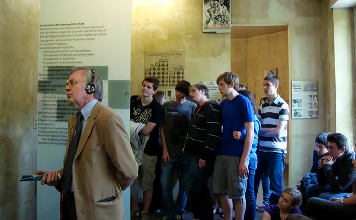Visita de estudantes a El-De Haus, Colonia, Alemanha El-DE Haus