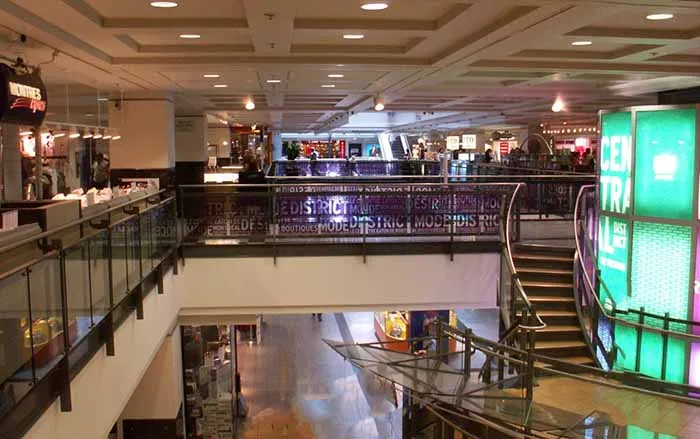 interior de um shopping center Montreal ruas subterraneas 1