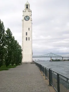 A torre do relógio, em Montréal, Canadá torre do relógio - Montreal