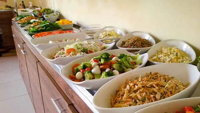 Variedade de saladas do Restaurante Maturi, em Aracaju, Sergipe saladas