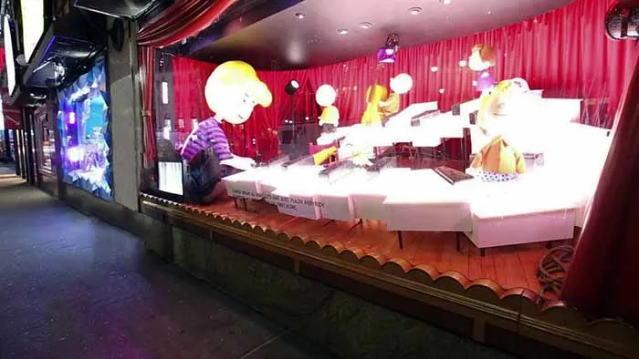Decoração de uma vitrine na 5ª Avenida, em Nova Iorque, Estados Unidos Vitrine na 5ª Avenida