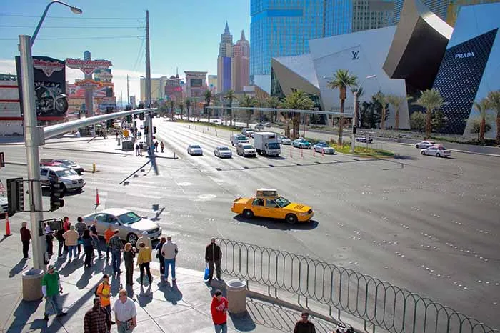 Movimento nas ruas de Las Vegas, Estados Unidos Avenida larga