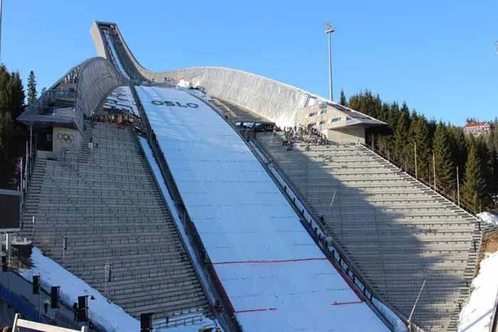 Holmenkollen, em Oslo, Noruega Holmenkollen, em Oslo, Noruega