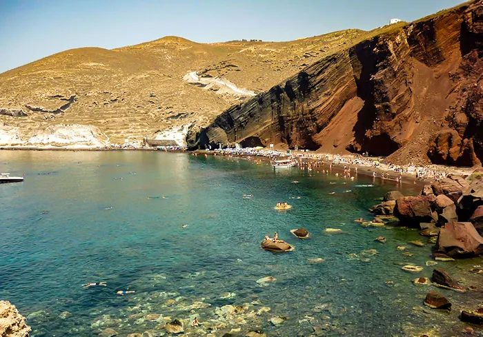 Praia Vermelha, Santorini, Grécia Praia Vermelha, em Santorini, Grécia
