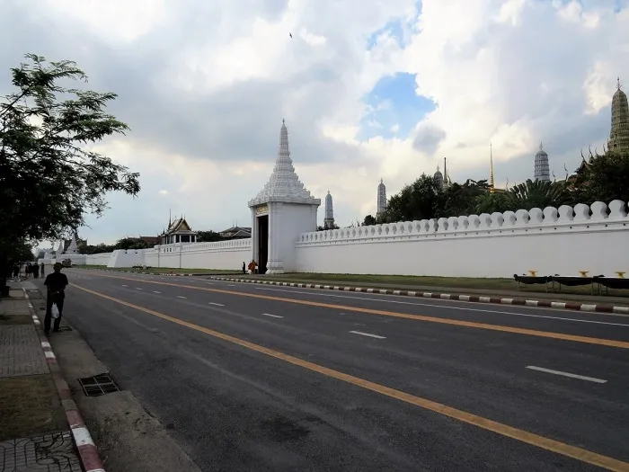 O muro do Grande Palace, em Bangkok, Tailândia O muro do Grande Palace, em Bangkok, Tailândia