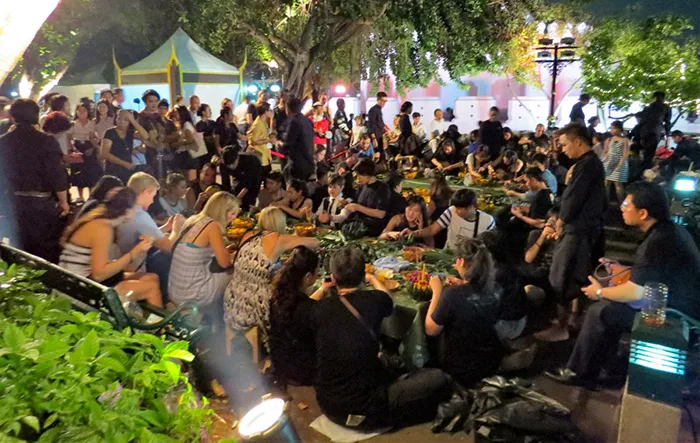 Produção de arranjos na festa de Loy Krathong, em Bangkok, Tailândia Produção de arranjos na festa de Loy Krathong, em Bangkok, Tailândia