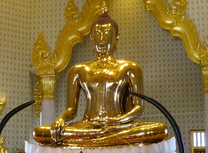 Buda de ouro no Wat Traimit, Chinatown, Bangkok, Tailândia Buda de ouro, em Chinatown, Bangcoc, Tailândia