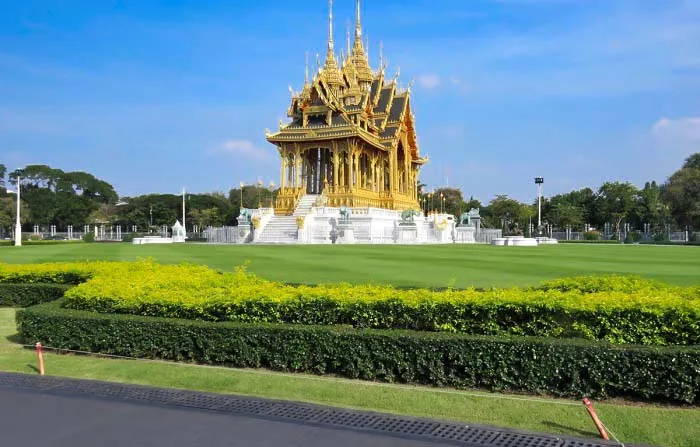 O Pavilhão dourado no Dusit Palace, em Bangkok, Tailândia