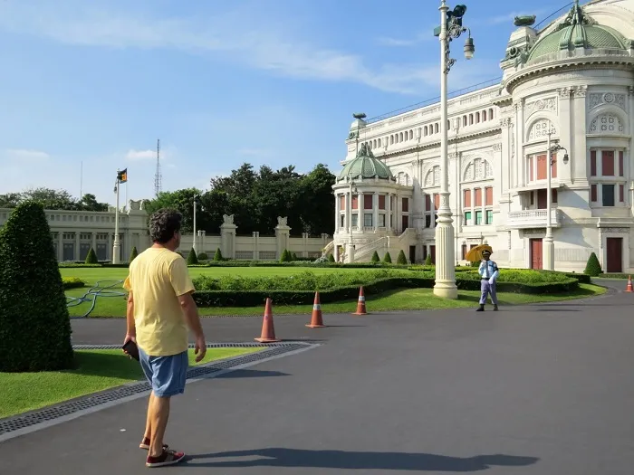 A entrada do Dusit Palace, em Bangkok, Tailândia