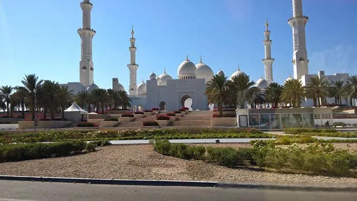 Mesquita Sheikh Zayed, em Abu Dhabi, Emirados Árabes Mesquita Sheikh Zayed