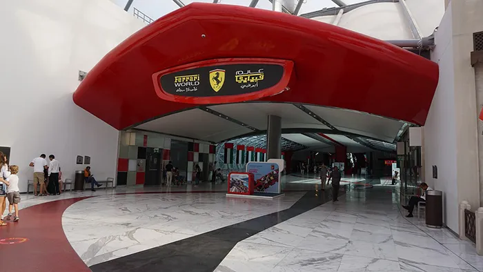 Ferrari em Abu Dhabi, Emirados Árabes Ferrari em Abu Dhabi, Emirados Árabes