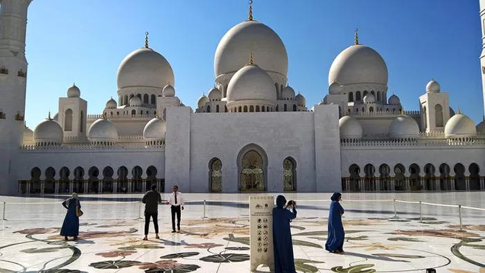 Mesquita Sheikh Zayed, em Abu Dhabi, Emirados Árabes Mesquita Sheikh Zayed, em Abu Dhabi, Emirados Árabes