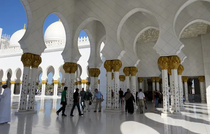 Mesquita Sheikh Zayed, em Abu Dhabi, Emirados Árabes Mesquita Sheikh Zayed, em Abu Dhabi, Emirados Árabes