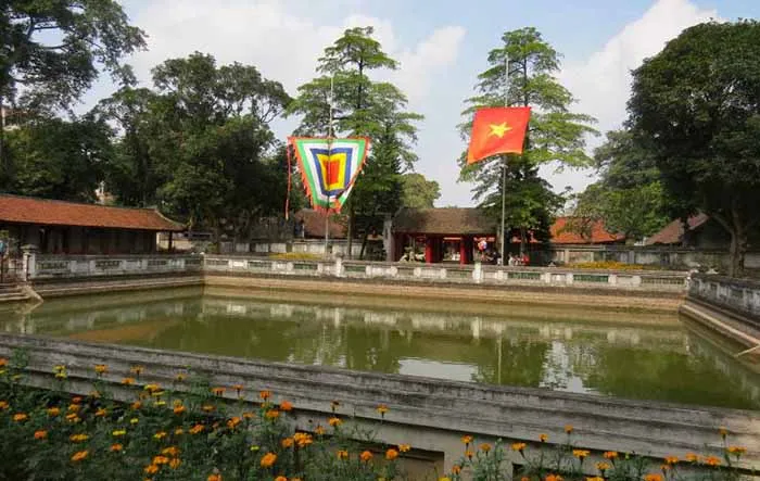 Poço da Clareza Celestial, no Templo da Literatura, em Hanói, Vietnam Poço da Clareza Celestial