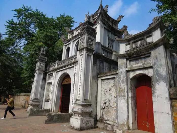 Entrada do Templo da Literatura, em Hanói, Vietnam Templo da Literatura, em Hanói, Vietnam