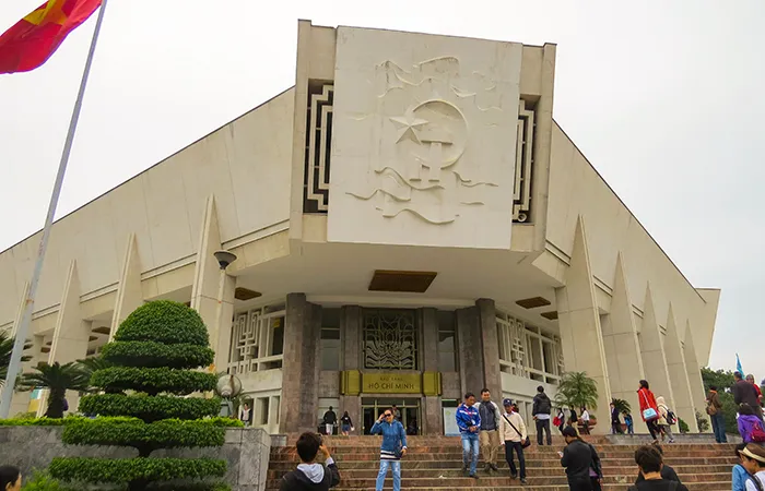 Fachada do Museu Ho Chi Minh, em Ho Chi Minh, Vietnam Museu Ho Chi Minh