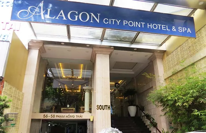A fachada do Alagon City Hotel, em Ho Chi Minh, Vietnam Fachada do hotel